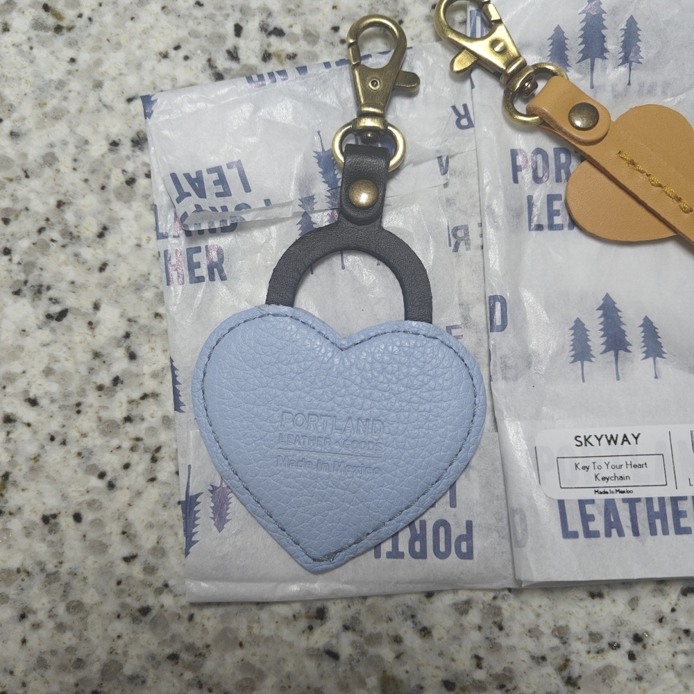 Portland leather Key to Your Heart Keychain (skyway blue) - Picture 4 of 8